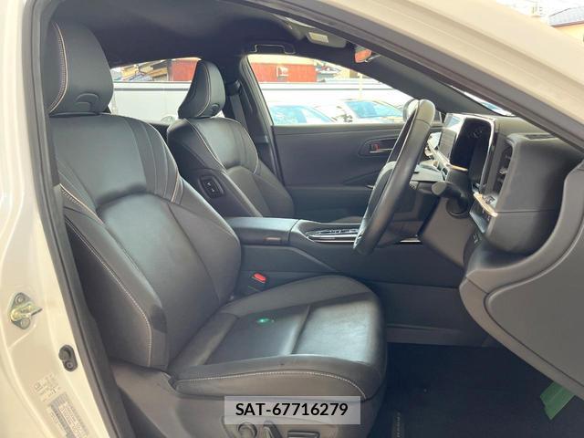 Toyota CROWN 2024-01 8817208-5