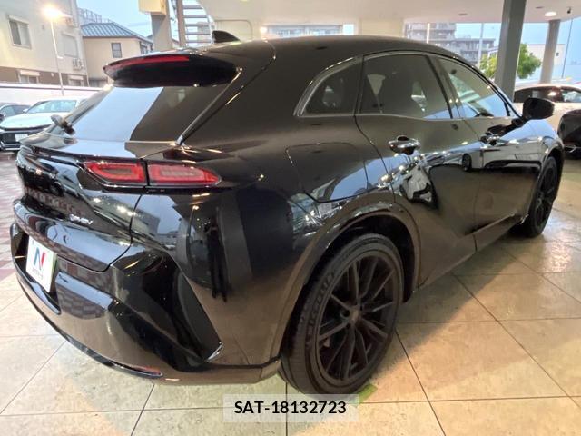 Toyota CROWN 2024-04 8817214-16