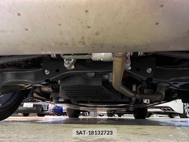 Toyota CROWN 2024-04 8817214-18