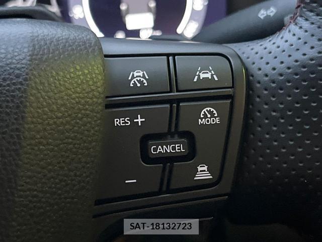 Toyota CROWN 2024-04 8817214-3