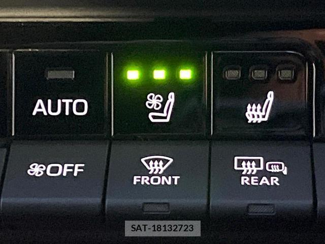 Toyota CROWN 2024-04 8817214-6