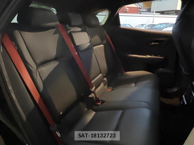 Toyota CROWN 2024-04 8817214-8
