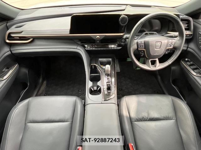 Toyota CROWN 2024-08 8817572-1