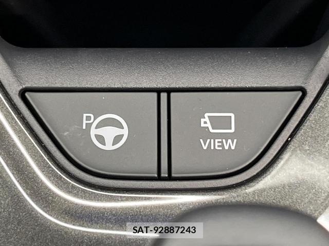 Toyota CROWN 2024-08 8817572-6