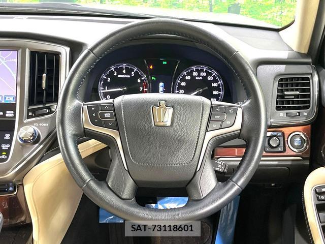 Toyota CROWN 2013-11 8812051-11