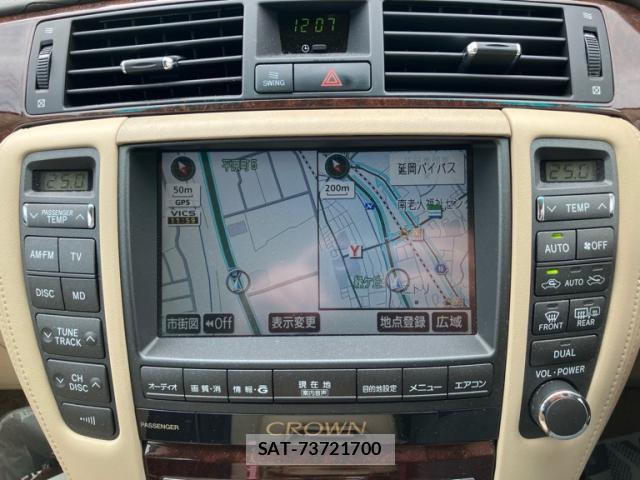 Toyota CROWN 2007-11 8813636-19