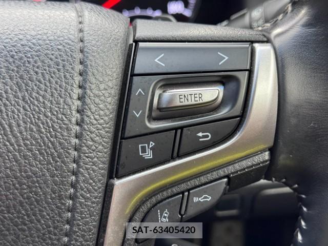 Toyota CROWN 2018-05 8815202-19