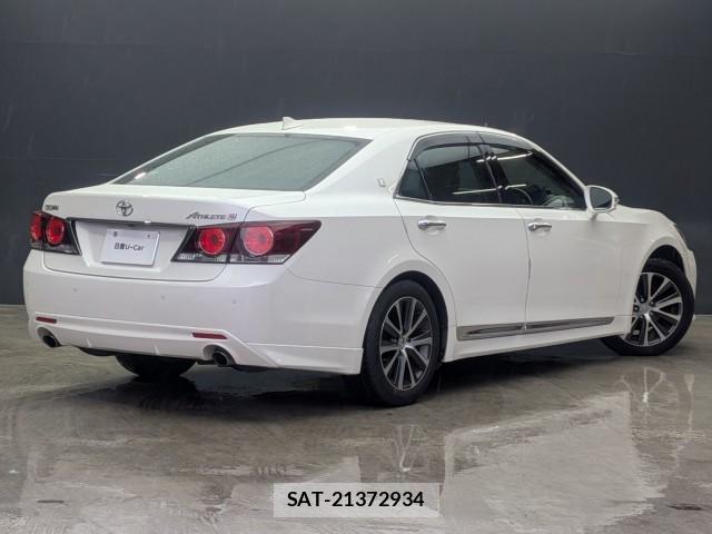 Toyota CROWN 2016-03 8815214-1