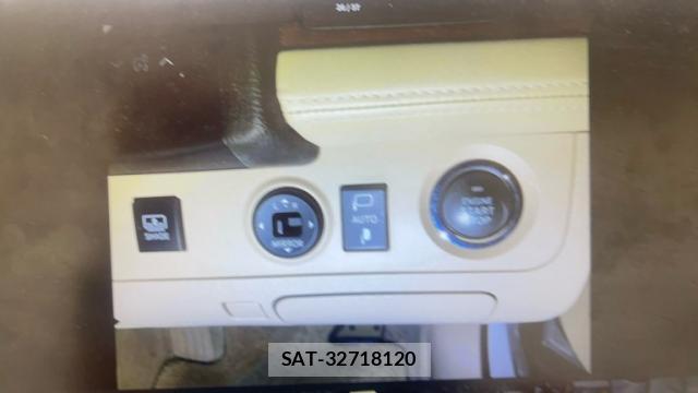 Toyota CROWN 2012-10 8816401-11
