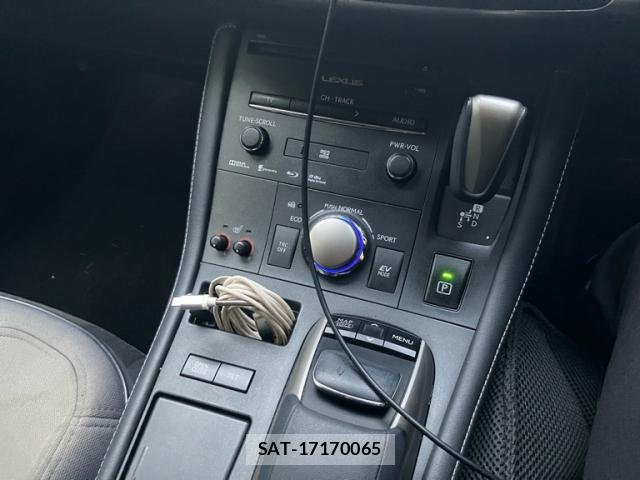 Lexus CT 2014-06 8813452-15