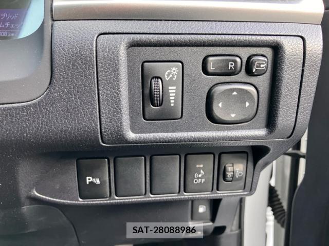 Lexus CT 2011-09 8813845-15