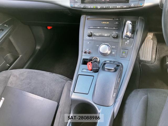 Lexus CT 2011-09 8813845-16