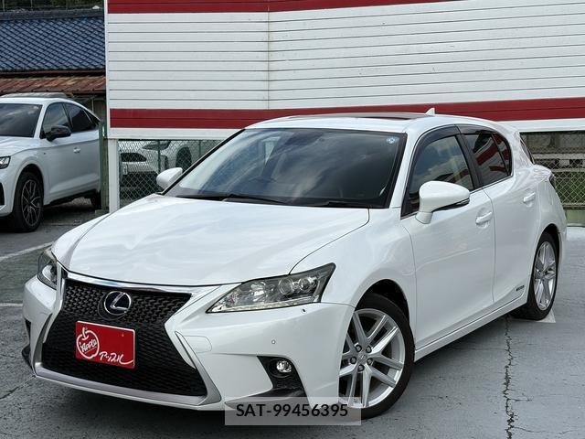 Lexus CT 2014-08 8814695-11