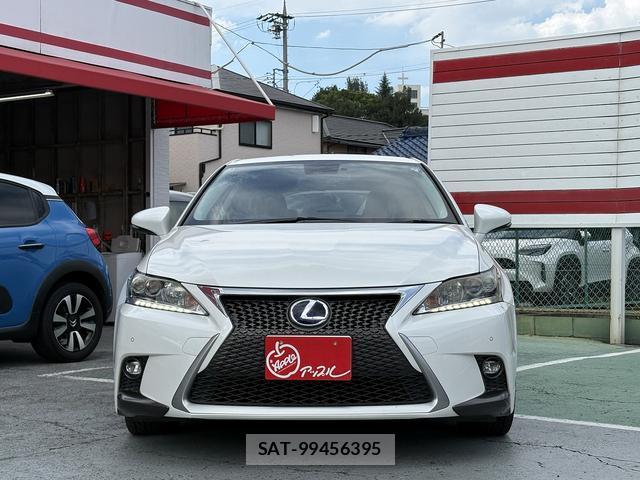 Lexus CT 2014-08 8814695-12