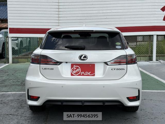 Lexus CT 2014-08 8814695-16