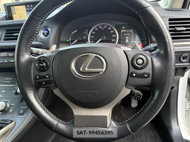 Lexus CT 2014-08 8814695-2
