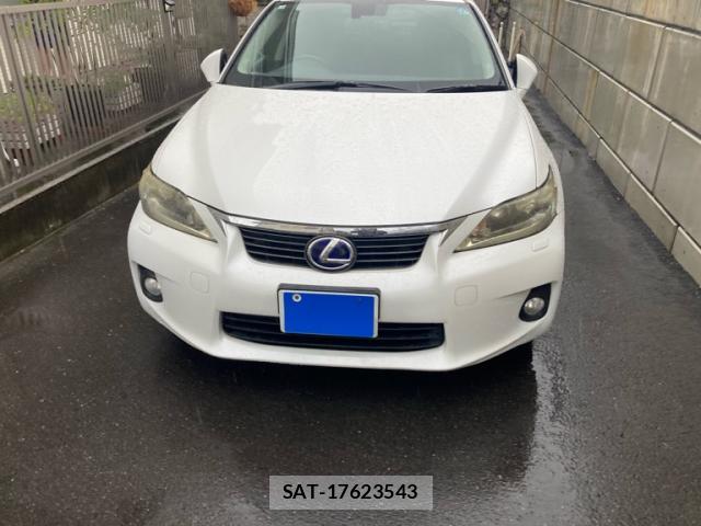 Lexus CT 2011-07 8816393-1