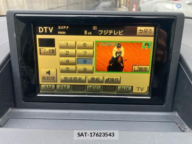 Lexus CT 2011-07 8816393-11
