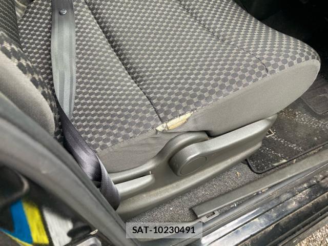 Nissan CUBE 2013-04 8813460-9
