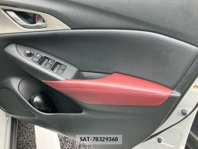 Mazda CX-3 2015-03 8812362-16