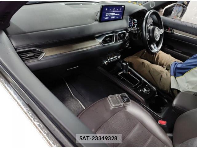 Mazda CX-5 2022-05 8817350-7