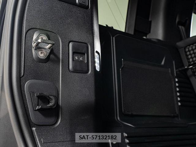 Land Rover DEFENDER 2026-04 8813166-7