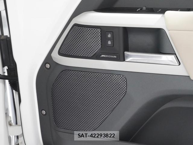 Land Rover DEFENDER 2024-10 8817270-3