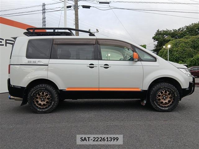 Mitsubishi DELICA 2017-09 8812810-10