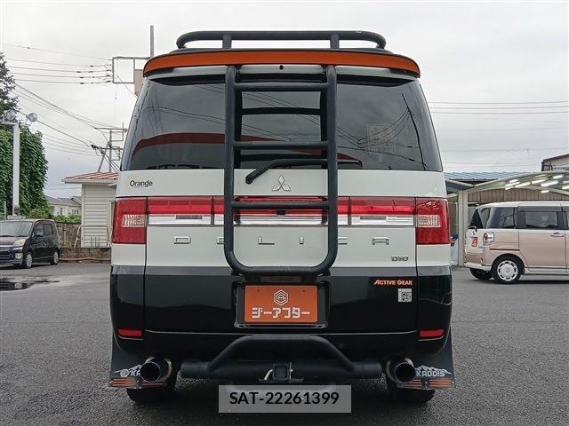 Mitsubishi DELICA 2017-09 8812810-11