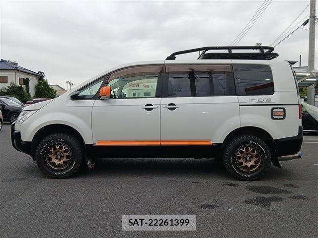 Mitsubishi DELICA 2017-09 8812810-12
