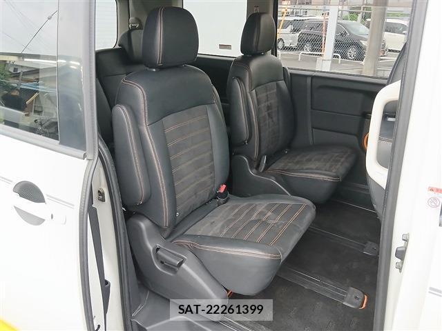 Mitsubishi DELICA 2017-09 8812810-17