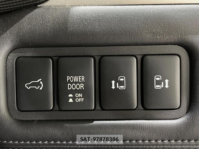 Mitsubishi DELICA 2022-02 8813119-3