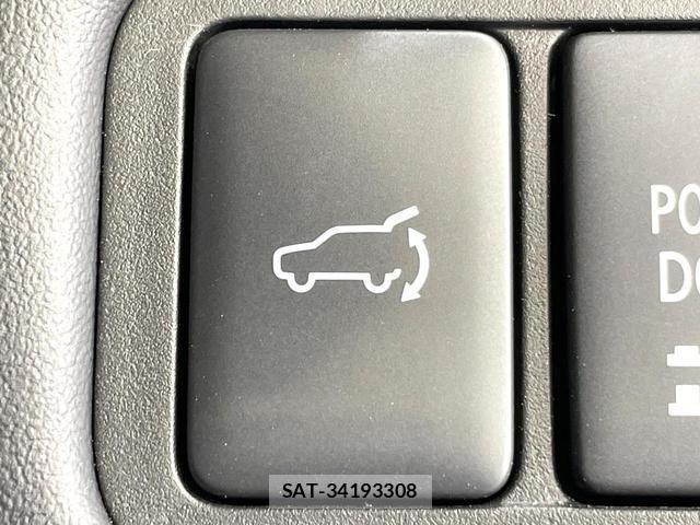 Mitsubishi DELICA 2022-10 8817231-6