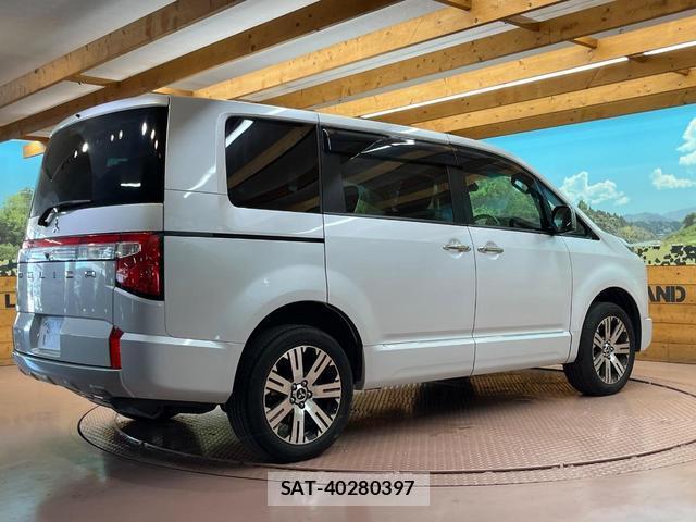 Mitsubishi DELICA 2023-08 8817362-17