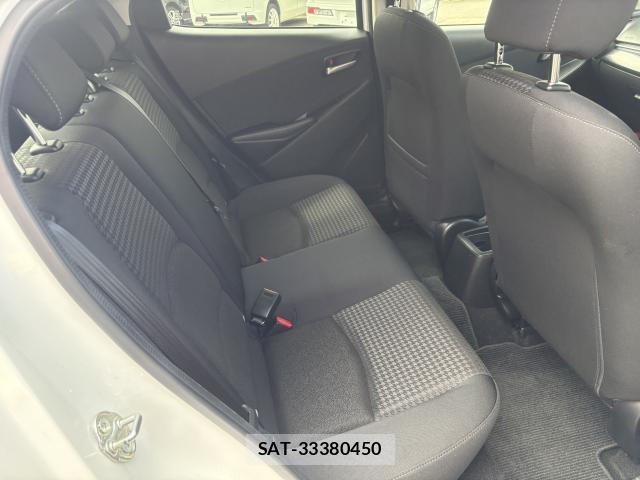Mazda DEMIO 2017-06 8814381-13
