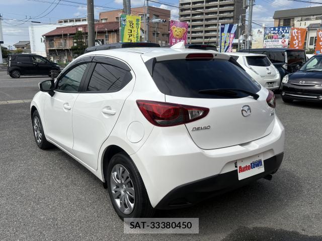 Mazda DEMIO 2017-06 8814381-3