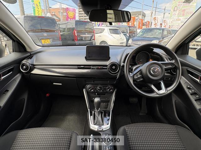 Mazda DEMIO 2017-06 8814381-4