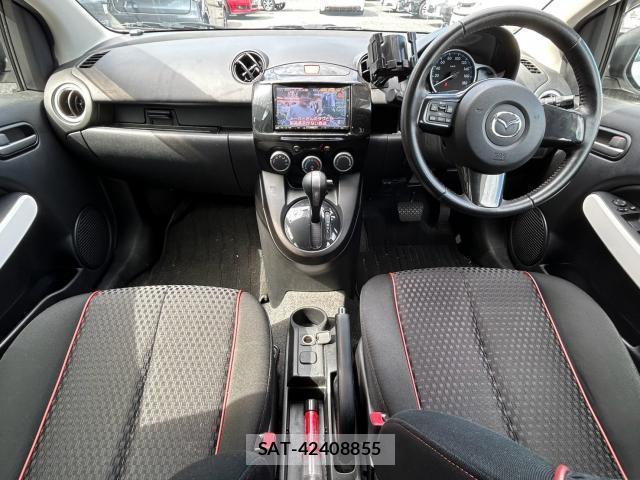 Mazda DEMIO 2013-08 8814464-2