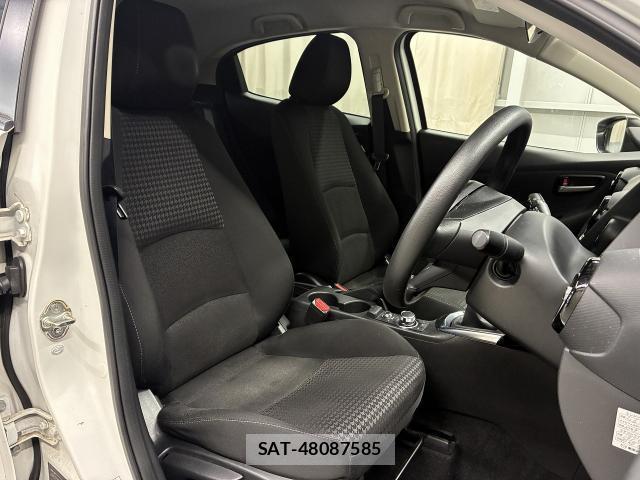 Mazda DEMIO 2017-03 8815847-11