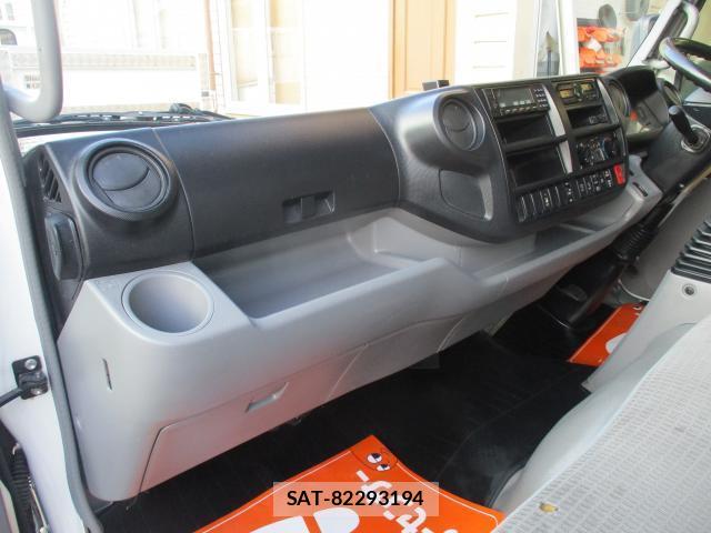 Hino DUTRO 2018 8812132-5