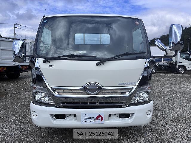 Hino DUTRO 2015-01 8812905-1