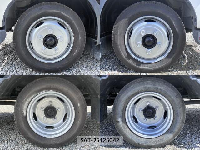 Hino DUTRO 2015-01 8812905-16