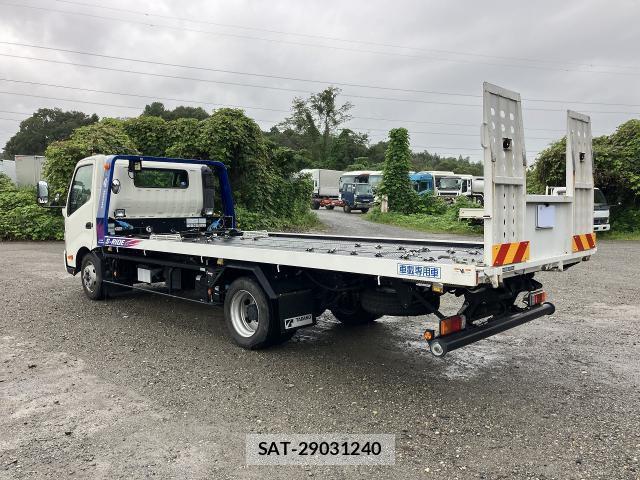 Hino DUTRO 2022-02 8813930-1