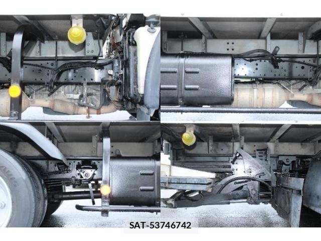 Hino DUTRO 2019-04 8814361-18