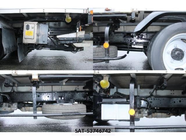 Hino DUTRO 2019-04 8814361-19