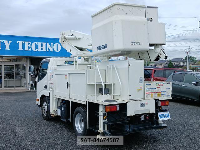 Hino DUTRO 2018-06 8814920-18