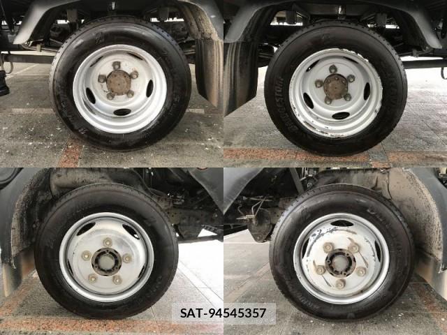 Hino DUTRO 2019-05 8815270-14