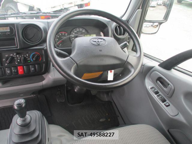 Toyota DYNA ROUTE VAN 2021-09 8812131-4