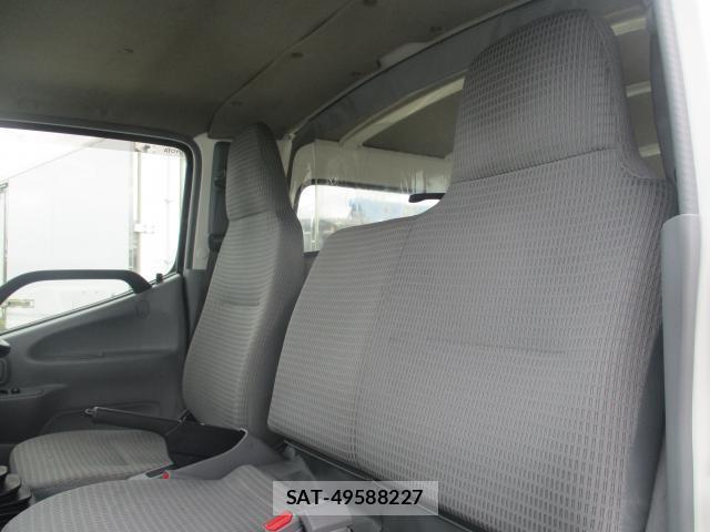 Toyota DYNA ROUTE VAN 2021-09 8812131-6
