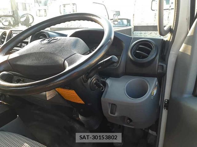 Toyota DYNA TRUCK 2017-08 8816305-4